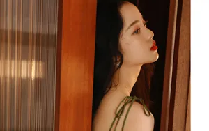 欧阳娜娜吊带裙性感写真_7