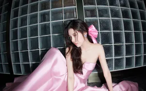宋妍霏粉色性感写真图片