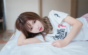 超甜极品美女短裙壁纸_4