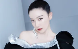 阚清子露肩黑色礼服图片