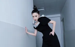 阚清子露肩黑色礼服图片_2