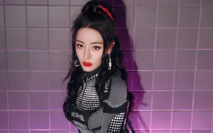迪丽热巴超酷写真图片_2