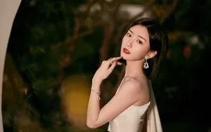 毛晓彤白裙曼妙图片_2