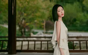 毛晓彤白裙曼妙图片_4