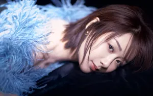 杨紫羽毛裙写真壁纸_5