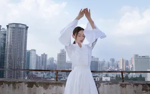 袁姗姗白裙优雅性感壁纸_2