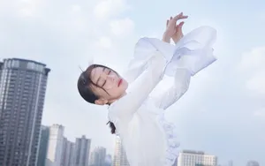 袁姗姗白裙优雅性感壁纸_3