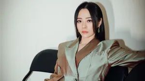 张靓颖时尚性感写真图片_7