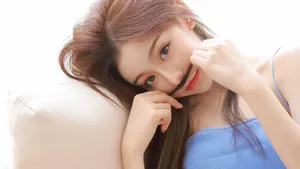 高清极品白皙吊带美女性感壁纸_3