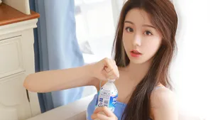 高清极品白皙吊带美女性感壁纸_4
