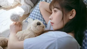 娇媚甜美邻家女孩居家写真图片_7