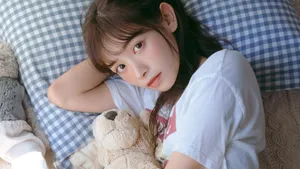 娇媚甜美邻家女孩居家写真图片_9