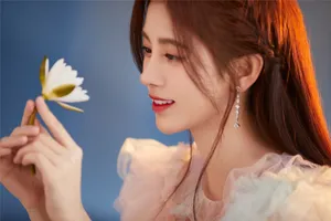 鞠婧祎肉色透明纱裙甜美图片_2