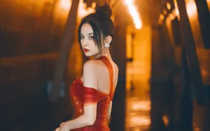 古力娜扎酒吧美艳性感图片