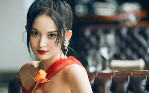 古力娜扎酒吧美艳性感图片_2