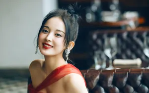 古力娜扎酒吧美艳性感图片_6