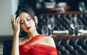 古力娜扎酒吧美艳性感图片_9
