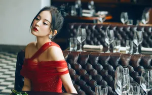 古力娜扎酒吧美艳性感图片_10