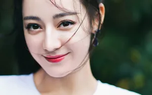 迪丽热巴甜美白衫短裙壁纸_7