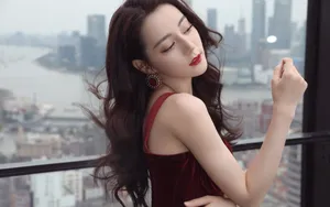 迪丽热巴性感迷人女性图片_3