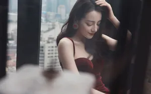 迪丽热巴性感迷人女性图片_4