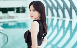 秦岚泳池清凉性感图片_2