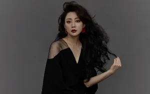 殷桃卷发图片壁纸_2