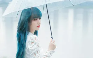 程潇白裙雨中漫步壁纸_3