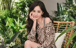 杨幂吊带豹纹性感壁纸