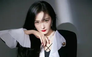 杨幂冷艳红唇写真壁纸_3