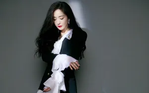 杨幂冷艳红唇写真壁纸_5
