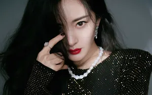 杨幂冷艳红唇写真壁纸_6