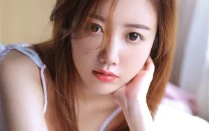 甜美白嫩少女写真图片
