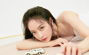 宋茜抹胸性感壁纸