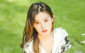 黑裙成熟美女写真壁纸_2