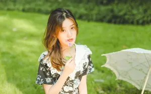 黑裙成熟美女写真壁纸_3