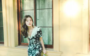 黑裙成熟美女写真壁纸_7