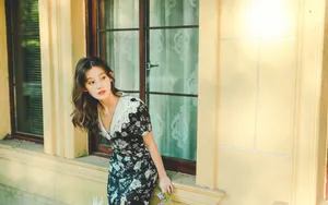 黑裙成熟美女写真壁纸_8