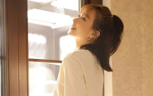 开朗阳光美女图片壁纸_2
