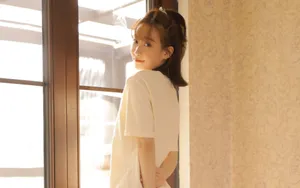 开朗阳光美女图片壁纸_8