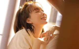 开朗阳光美女图片壁纸_9