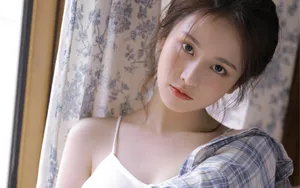 甜美吊带美女图片_3