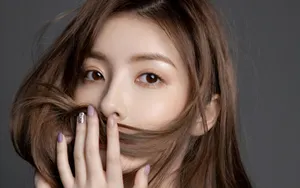 五官精致的女生美女图片_3