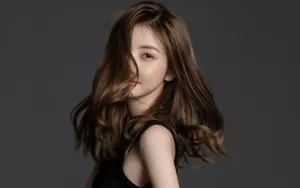 五官精致的女生美女图片_5