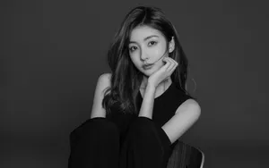五官精致的女生美女图片_6