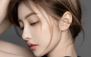 五官精致的女生美女图片_7