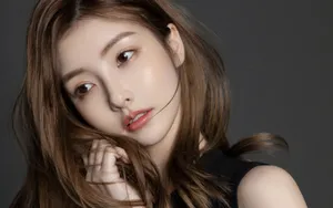 五官精致的女生美女图片_8