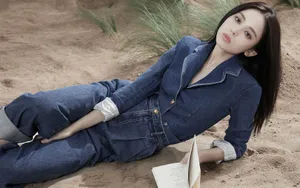 古力娜扎野外写真图片_5
