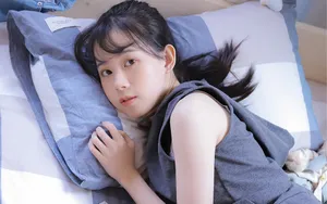 白净校花美女图片壁纸_3