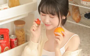 零食美女图片_3